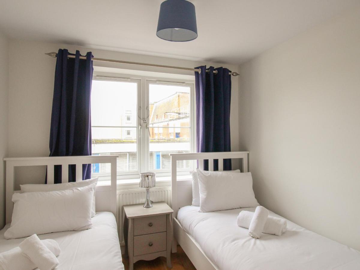Nautical Breeze Apartment เวย์มัธ ภายนอก รูปภาพ